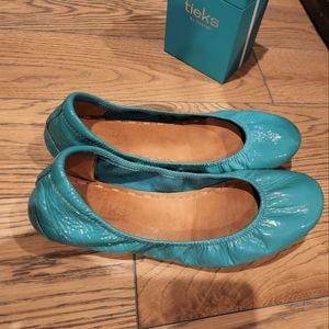 TIEK BLUE Patent Tieks flats sz 9